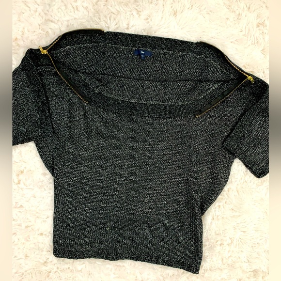 Gap Short Sleeve  Light weight Sweater. Size Large - Picture 3 of 13